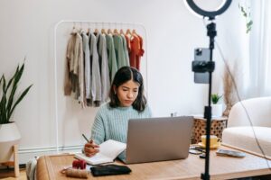 Cómo usar la IA para crear contenido en redes sociales sin ser diseñador