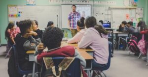 IA para Crear Tutoriales en Vídeo: Produce Contenido Educativo con IA